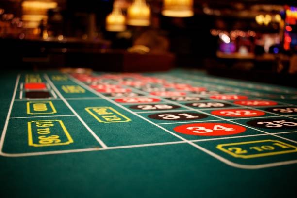 Mobile app live casino table view with dealer streaming
